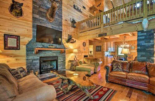 Trenton House | Trenton Cabin w/Hot Tub - 14 Mi to Lookout Mtn!