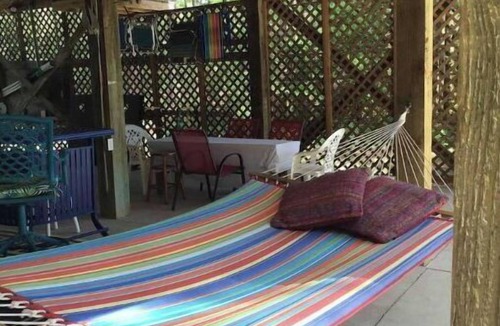 Dauphin Island House | Tropical Dreams !Super cute, clean and close to the beach! New pickleball court!
