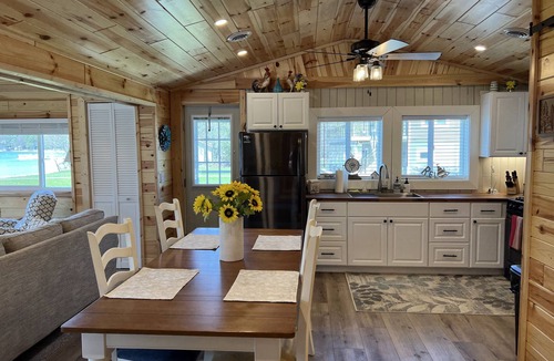 Lewiston Cottage | Twin Lake Retreat - Charming 2-bd cottage, with private boat dock on East Twin.