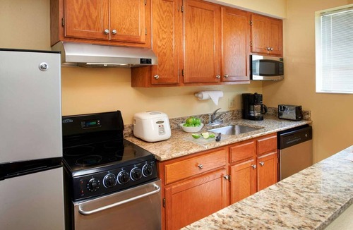 Novi Apartment | Two Bedroom Suite Perfect for Long Stays Near Twelve Oaks Mall – Minutes Away