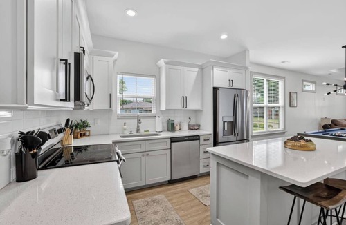 Chattanooga House | Two Homes, One Booking | Sleeps 20 | 6BR/4BA Chattanooga Compound | Hot Tub · Pool Table