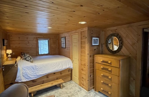 Irons Cabin | Two Lakes Lodge - Large Cozy Cabin on 2 Lakes with Private Beach and 10 acres!