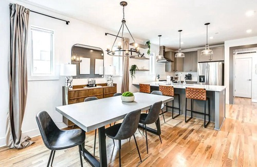 East Nashville Villa | Two side-by-side homes for groups near Nissan Stadium