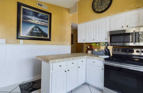 Killen Apartment | Ultimate Lake House w/4k Sq Ft Decks Near Town