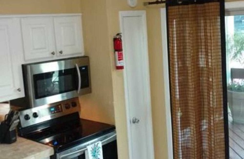 Killen Apartment | Ultimate Lake House w/4k Sq Ft Decks Near Town