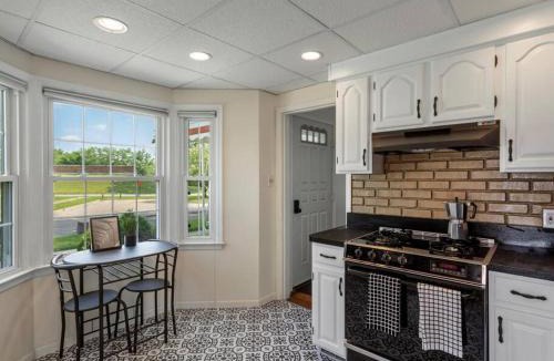 Ferndale House | Unique & Cozy Hideaway!