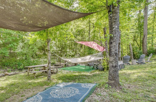 Rogersville Apartment | Unique Glamping Tent in Tennessee River Valley