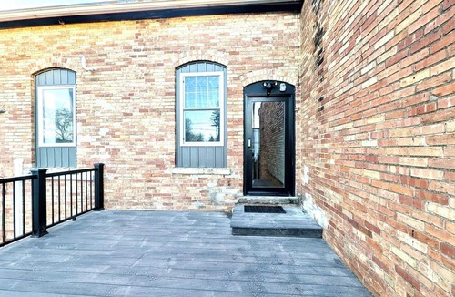 Lawrence Apartment | Unique upstairs Escape in Lawrence with space, comfort, wine, golf, and dining.