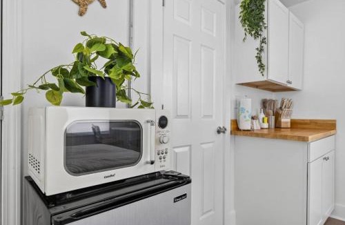 South Pensacola House | Unit 11 Simple Affordable Studio minutes from NAS
