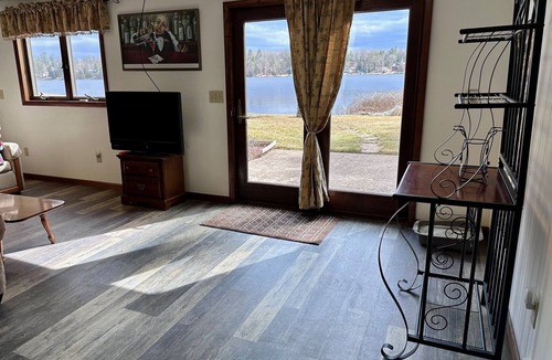Loretto House | UP Lake Home with access to 3 lakes - fish, swim, relax! WIFI