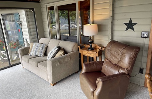 Mears House | Upper Silver Lake, Beautiful 5 Bedroom Lake Front Log Cabin Style Home