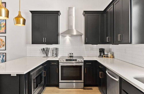 North Nashville House | Upscale Townhome 3 miles to Downtown w/2 Car Garage
