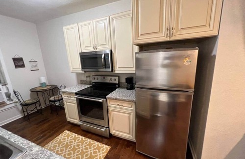Shorewood-Tower Hills-Harbert Apartment | Sawyer Getaway | Walk to Downtown