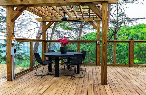 Pikeville Cabin | Valley View Glamping Dome - Cliffside Hot Tub - Tennessee Wilderness