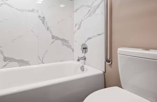 Jasper Hotel | Value-Focused Jasper Accommodation with Access to Parks, Trails & City Center