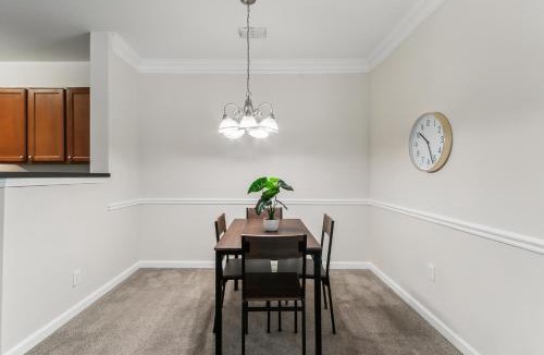 Valley Apartment | Verandas 1836 I Modern 2Bd I Parking I Pool I Gym
