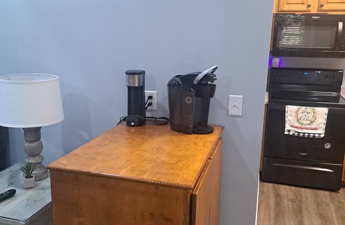 Wedowee House | Vern's Place -Spacious 4bd 2ba bungalow in Wedowee. Private dock. Sleeps 8+