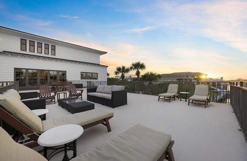 Holiday Isle House | Villa Blanco - Huge Waterfront Home in Destin Near the Beach with Large Private Pool & Theater