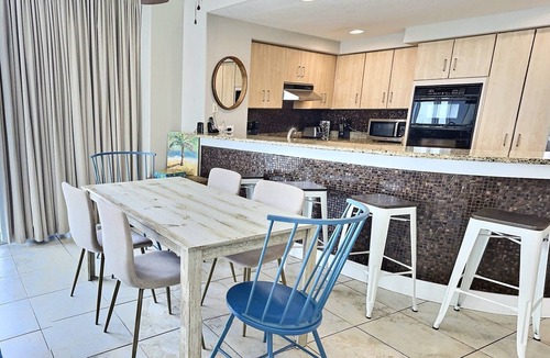 Gulf Shores Condo | Wake Up To The Waves-Stunning 3 Bed, 3 Bath Condo-Right on the Sand 🏖️