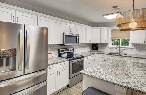 Old Town House | Walk to Beach, Train Station & Downtown