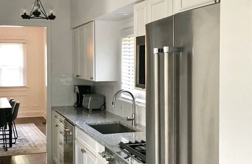 Angell House | Walk to Big House, campus-bars-restaurants. Fully renovated & HUGE. Sleeps 20.