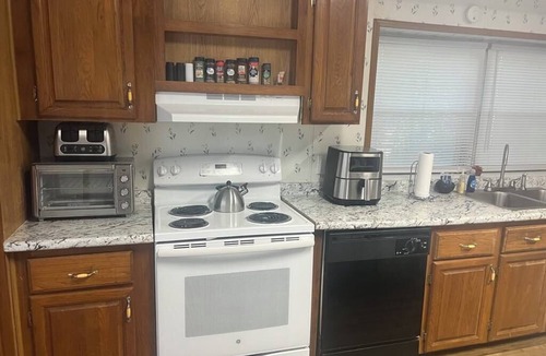 Downtown House | Walk to Downtown restaurants, markets & events. 15 min drive to Pensacola Beach!