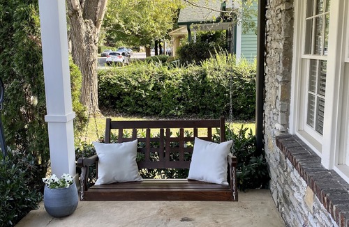 Historic Downtown Franklin Cottage | Walk to everything! Cozy Stone Cottage in Downtown Historic District