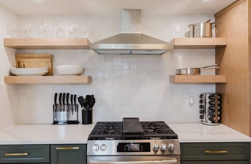 South Bend House | Walk to ND - Sauna+ HotTub + PoolTable - Sleeps Whole Family