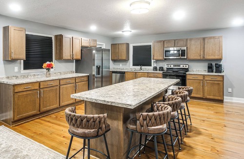 Tifton House | Walk to Tift Regional Health! Refined Home w/Yard