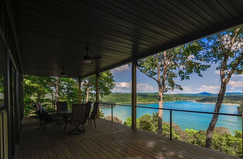 Byrdstown House | WANT AN AMAZING VIEW OF THE LAKE? This modern home offers than just space!