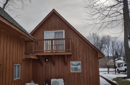 Fenton House | Water front Cabin with dock great fishing Lake Ponemah & Shiawassee river
