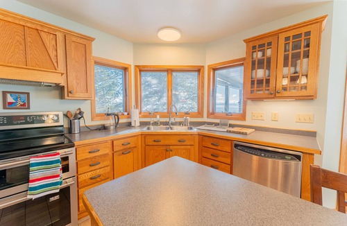 Gulliver House | Water's Edge: Endless Summer on Lake Michigan – Book Your Beach Getaway!
