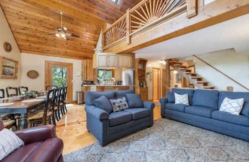 Winchester House | Water's Edge - Lakeside retreat