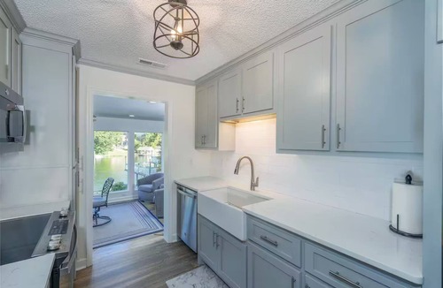 Muscle Shoals House | Waterfront Cottage Near RTJ Paddleboard + Views + Sunroom + Boathouse+ Porches