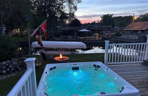 Paw Paw Lake House | Waterfront I Venice of Paw Paw Lake