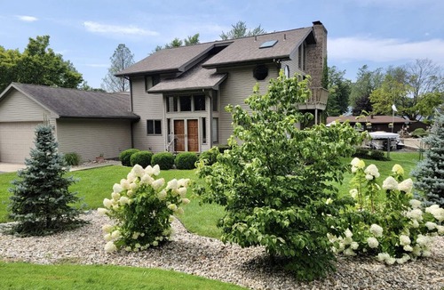 Paw Paw Lake House | Waterfront I Venice of Paw Paw Lake
