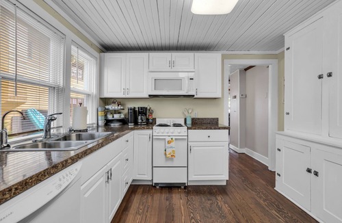 Clarklake House | Waterfront lake cottage on gorgeous Clark Lake in Jackson! 4 bedrooms, sleeps 10