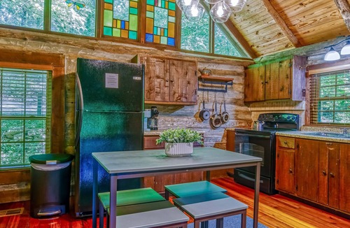 Killen Cabin | Waterfront Log Cabin w Pier, Deck, Dock, Grill, Kayak, Wifi + Sunset Views.
