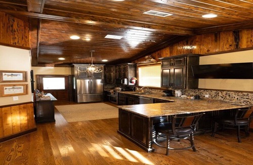 Attapulgus Cabin | Waterfront Luxury Lodge Retreat