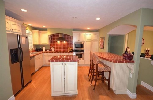 Traverse City House | Waterfront on West Bay. 15 min to Traverse. Fire pit, gas grill, Sauna, AC