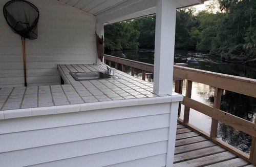 Perry Cottage | Waterfront open floor plan cottage on the scenic Aucilla River.