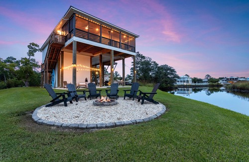 Shoreline Park House | Waterfront Peninsula Home with Kayaks + Ping Pong + Dock