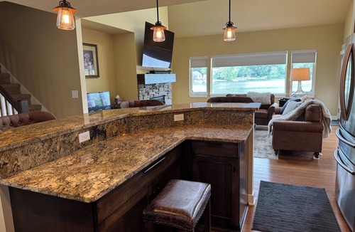 Whitmore Lake House | Waterfront Serenity Minutes from Ann Arbor & The Big House, Horseshoe Lake