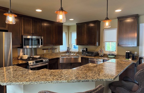 Whitmore Lake House | Waterfront Serenity Minutes from Ann Arbor & The Big House, Horseshoe Lake