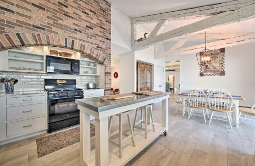 Suttons Bay House | Waterfront Suttons Bay: Wine Trail, Pickleball Ct