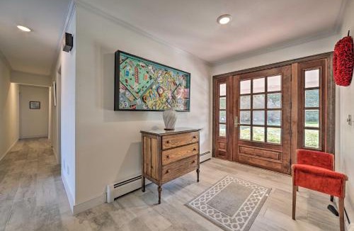 Suttons Bay House | Waterfront Suttons Bay: Wine Trail, Pickleball Ct