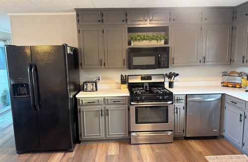 Leesburg House | Weiss Choice - NEW RENTAL -charming lake house with stunning views