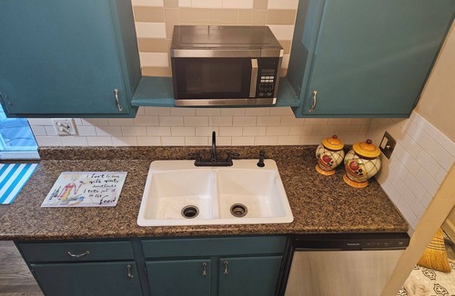 Clinton Township House | Welcome to, Days Inn Paradise located in Clinton Townshipship Michigan.