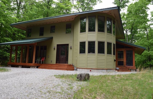 Frankfort House | Welcome to our cottage on the M22 corridor