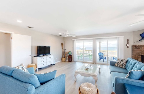 Silver Cay House | Welcoming home with WiFi, gulf views & spacious deck - steps to the beach